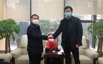 守望相助，共克时艰——大渡口区红十字会为AG8.COM集团送来捐赠证书