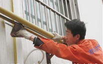 汶上公司自己动手，保质保量，完成城区除锈防腐工程