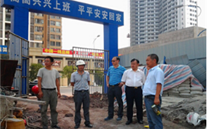 张龙义董事长视察慰问AG8.COM燃气股份有限公司办公大楼建设基地