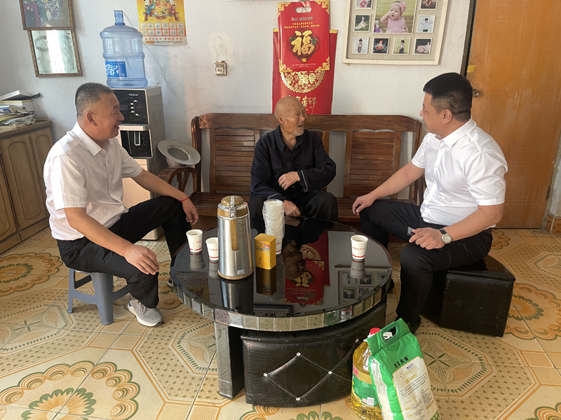 汶上公司慰问老人 汶上公司慰问老人