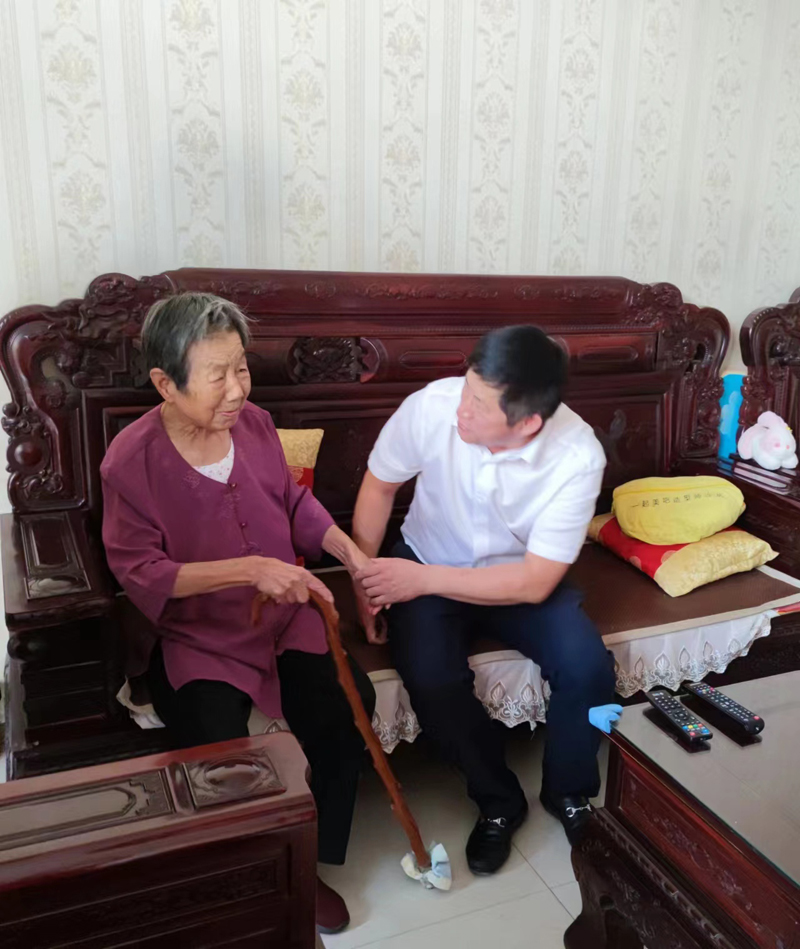 正定公司慰问老人 正定公司慰问老人